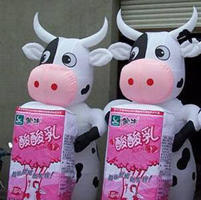 蒙牛酸酸乳充氣模型